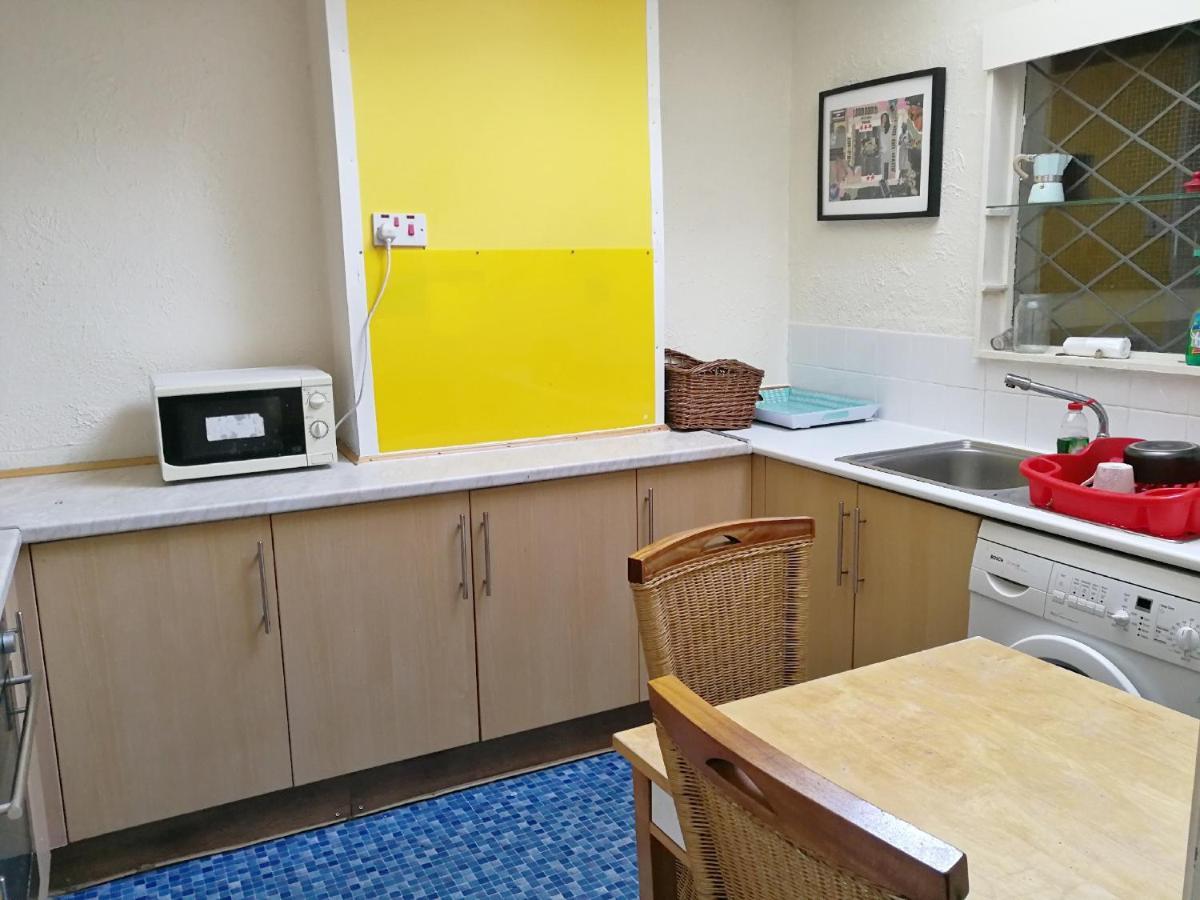 A Double Bedroom Near Glasgow City Centre Not In Great Condition Suitable For Short Stay المظهر الخارجي الصورة