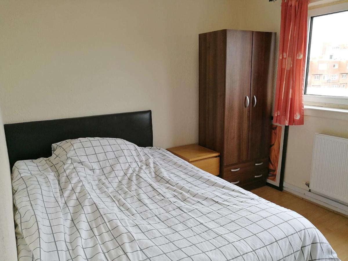 A Double Bedroom Near Glasgow City Centre Not In Great Condition Suitable For Short Stay المظهر الخارجي الصورة