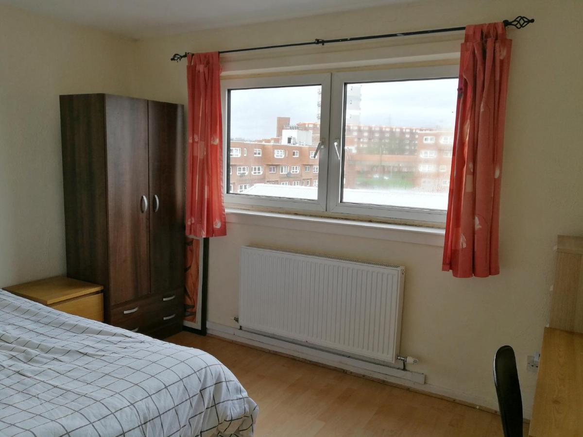 A Double Bedroom Near Glasgow City Centre Not In Great Condition Suitable For Short Stay المظهر الخارجي الصورة